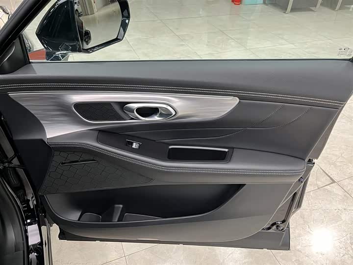 GAC Trumpchi GS8 2025 2025款 领航系列 2.0TGDI 四驱豪华版 5座