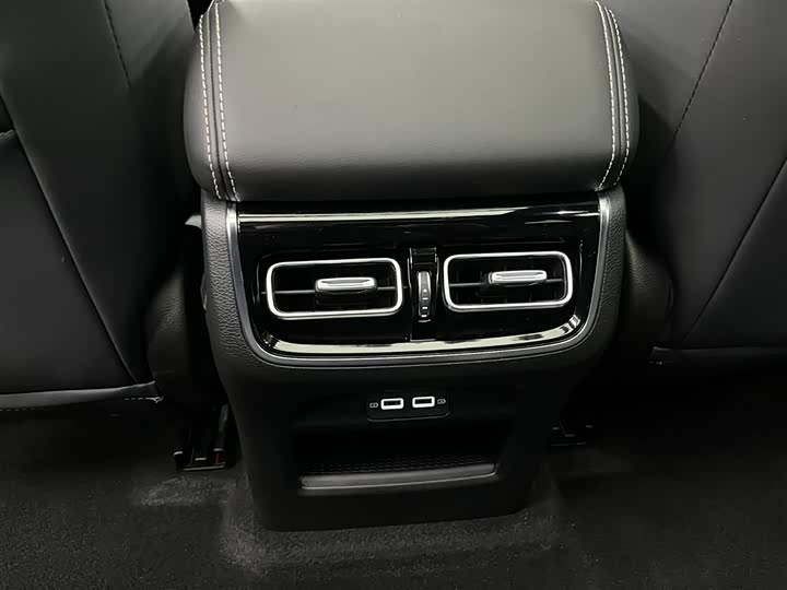 GAC Trumpchi GS8 2025 2025款 领航系列 2.0TGDI 四驱豪华版 5座