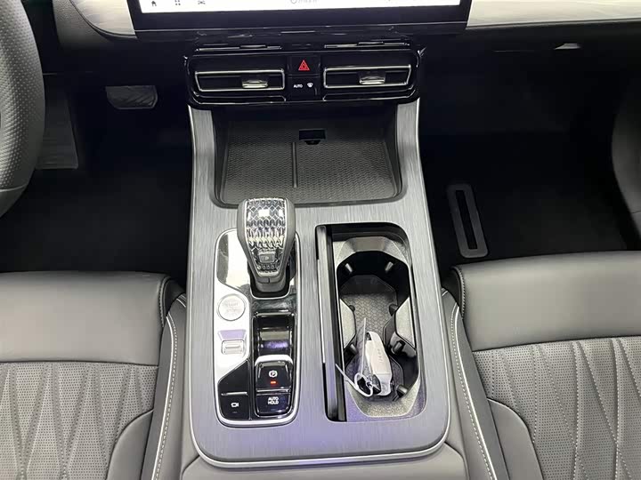 GAC Trumpchi GS8 2025 2025款 领航系列 2.0TGDI 四驱豪华版 5座