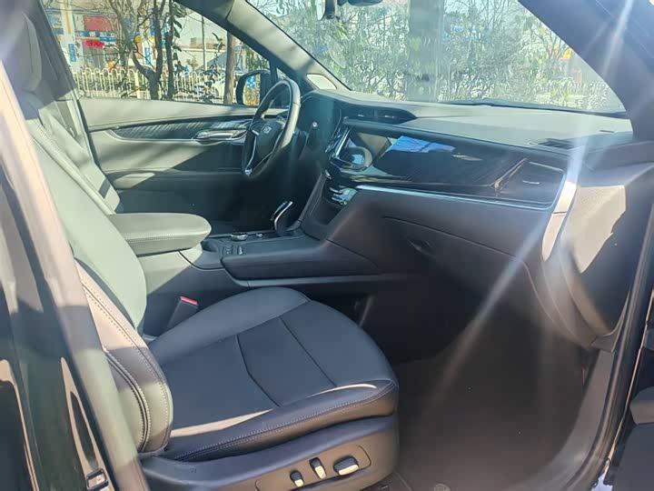 Cadillac XT6 2022 2022款 2.0T 六座四驱豪华型