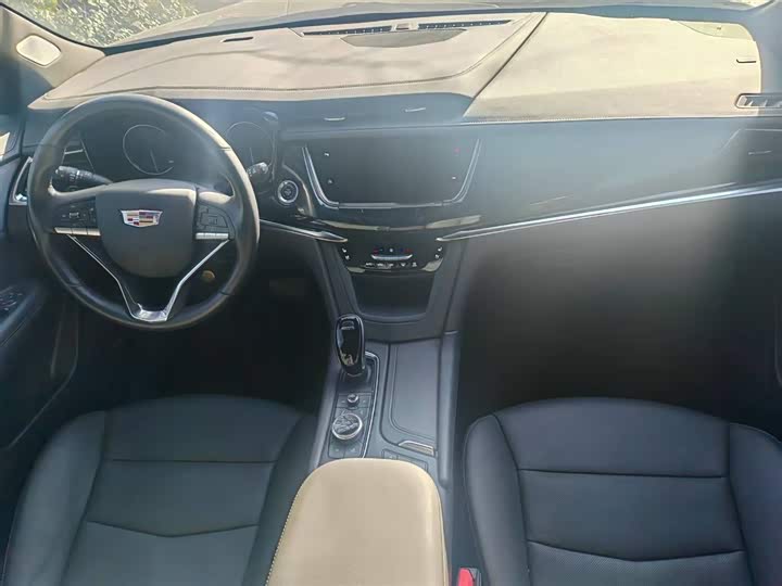 Cadillac XT6 2022 2022款 2.0T 六座四驱豪华型