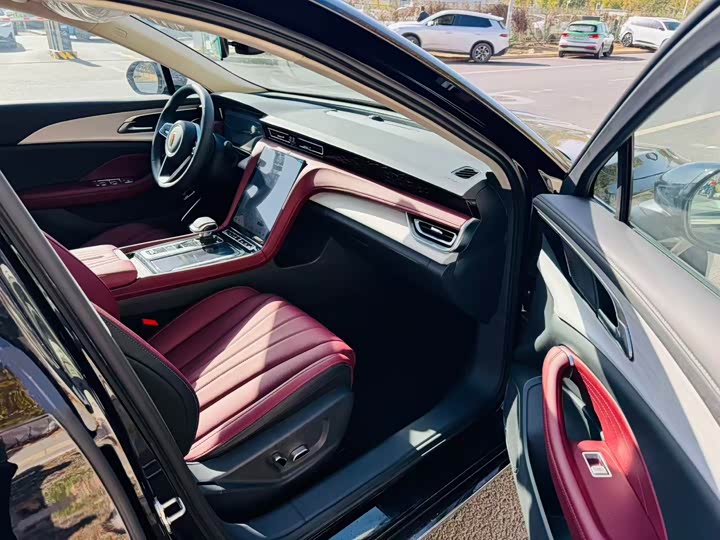 2025 Hongqi H5 Hybrid