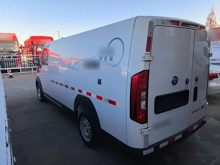 Foton Smart Smurf E7 2024 2024款 改款 纯电动厢式运输车 平顶2座 亿纬锂能41.86kWh