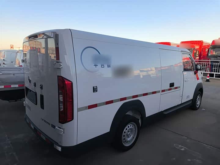 Foton Smart Smurf E7 2024 2024款 改款 纯电动厢式运输车 平顶2座 亿纬锂能41.86kWh