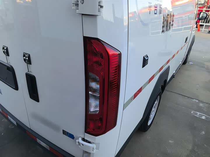 Foton Smart Smurf E7 2024 2024款 改款 纯电动厢式运输车 平顶2座 亿纬锂能41.86kWh