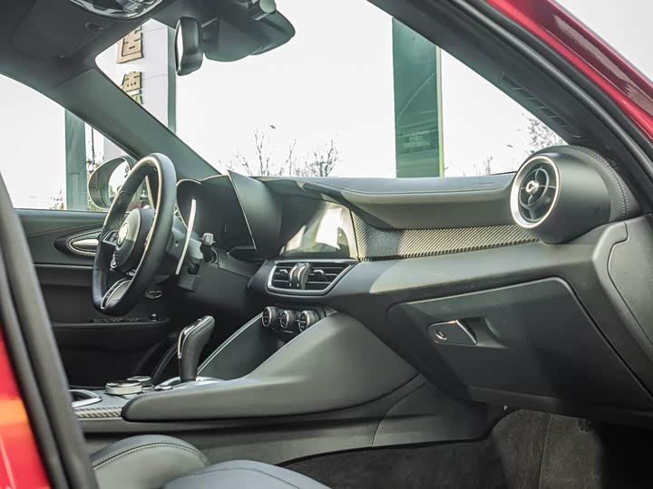 Alfa Romeo Giulia 2023 2023款 2.9T V6 520HP 四叶草版