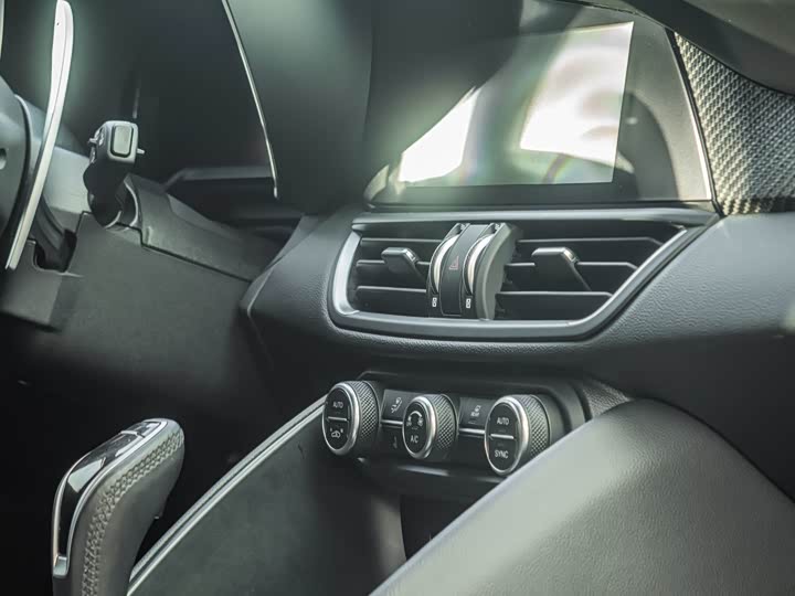 Alfa Romeo Giulia 2023 2023款 2.9T V6 520HP 四叶草版