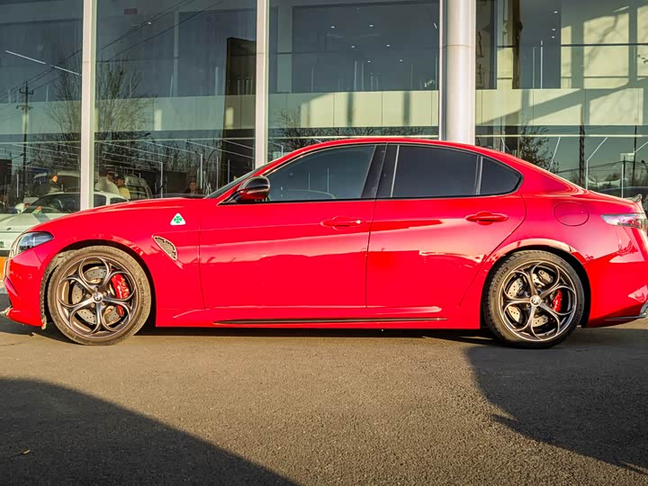 Alfa Romeo Giulia 2023 2023款 2.9T V6 520HP 四叶草版