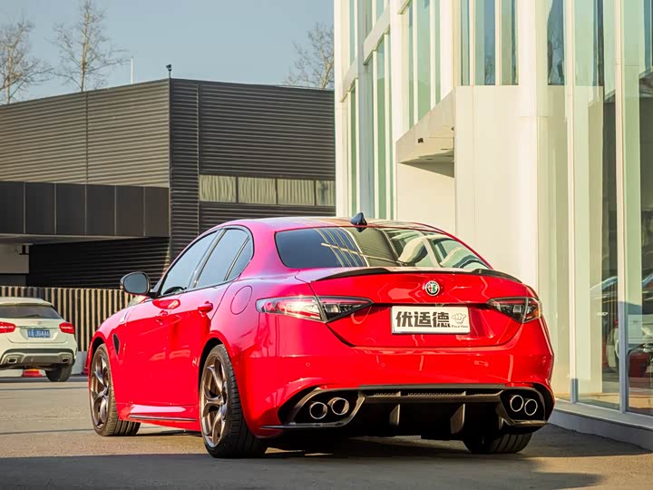 Alfa Romeo Giulia 2023 2023款 2.9T V6 520HP 四叶草版