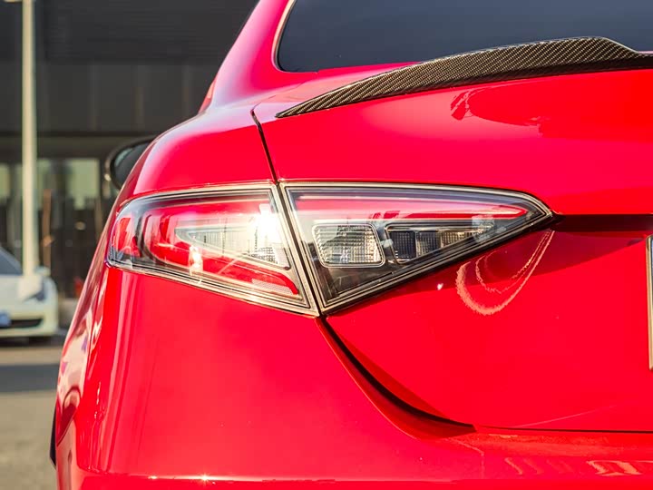 Alfa Romeo Giulia 2023 2023款 2.9T V6 520HP 四叶草版