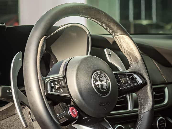 Alfa Romeo Giulia 2023 2023款 2.9T V6 520HP 四叶草版