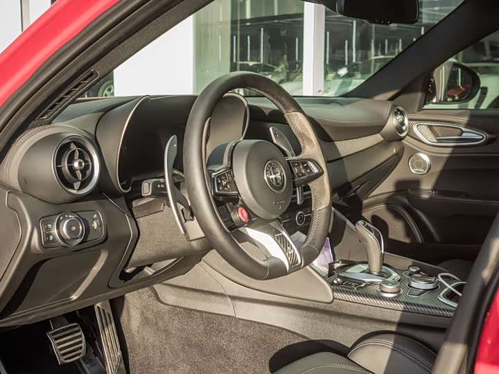 Alfa Romeo Giulia 2023 2023款 2.9T V6 520HP 四叶草版