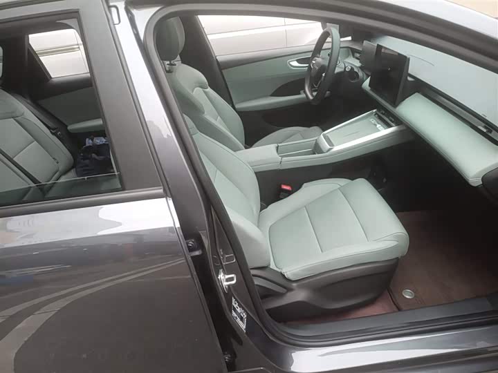 Roewe D6 2025 2025款 450km 尊享版