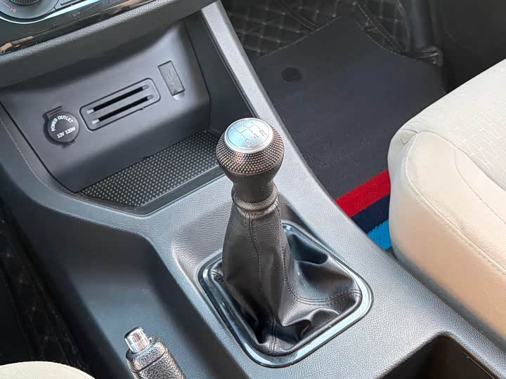 Dongfeng Forthing Lingzhi M5 2023 2023款 M5L 1.6L 基本型 7座