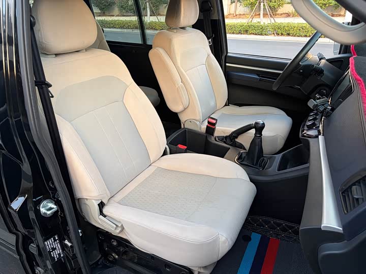 Dongfeng Forthing Lingzhi M5 2023 2023款 M5L 1.6L 基本型 7座