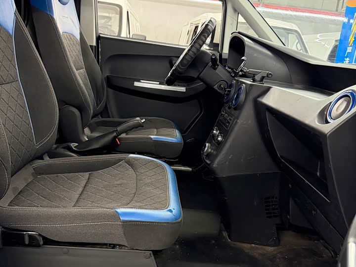 Foton Smart Smurf E7 2024 2024款 纯电动厢式运输车 平顶2座 宁德时代46.36kWh