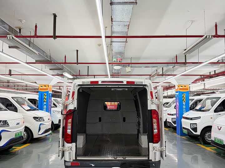 Foton Smart Smurf E7 2024 2024款 纯电动厢式运输车 平顶2座 宁德时代46.36kWh