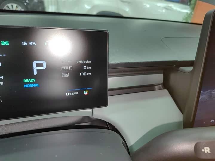 Roewe D6 2025 2025款 450km 尊享版