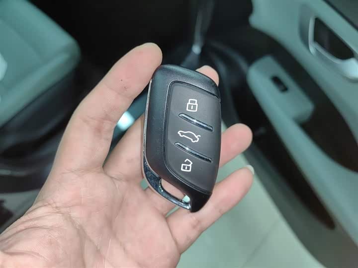 Roewe D6 2025 2025款 450km 尊享版