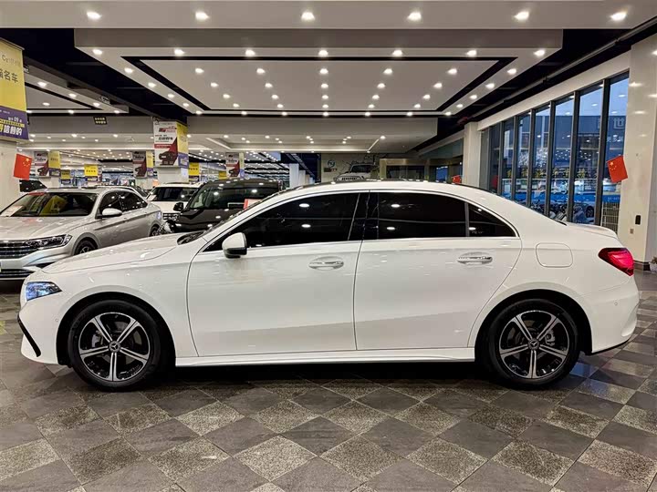 Mercedes-Benz A-Class 2025 2025款 A 200 L 时尚型