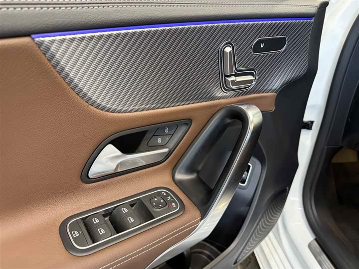 Mercedes-Benz A-Class 2025 2025款 A 200 L 时尚型