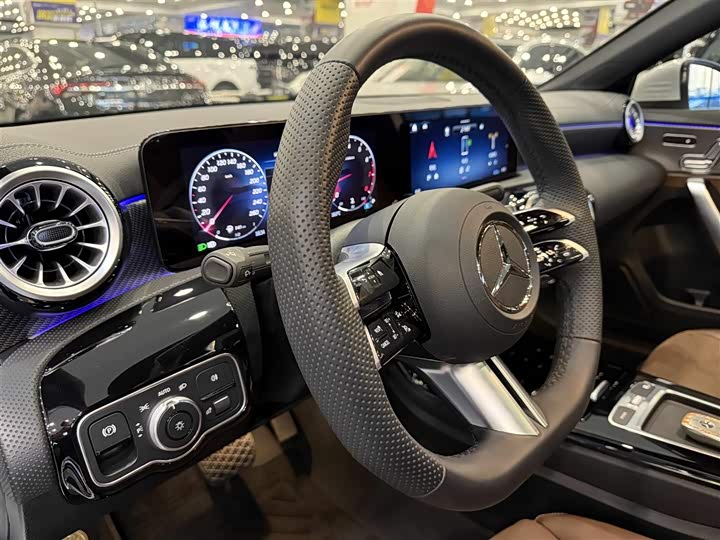 Mercedes-Benz A-Class 2025 2025款 A 200 L 时尚型