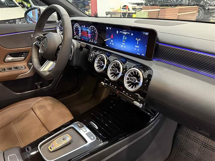 Mercedes-Benz A-Class 2025 2025款 A 200 L 时尚型