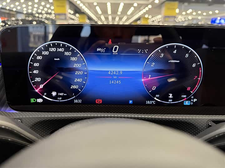 Mercedes-Benz A-Class 2025 2025款 A 200 L 时尚型