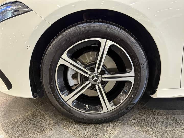 Mercedes-Benz A-Class 2025 2025款 A 200 L 时尚型