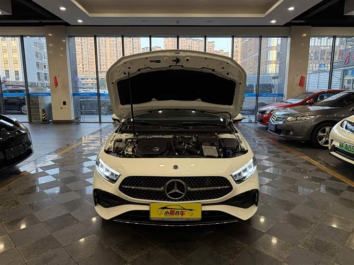 Mercedes-Benz A-Class 2025 2025款 A 200 L 时尚型