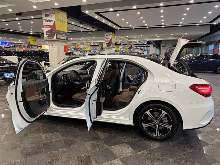 Mercedes-Benz A-Class 2025 2025款 A 200 L 时尚型