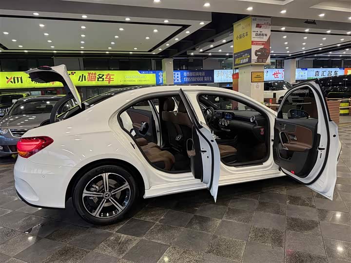 Mercedes-Benz A-Class 2025 2025款 A 200 L 时尚型