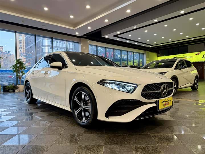 Mercedes-Benz A-Class 2025 2025款 A 200 L 时尚型