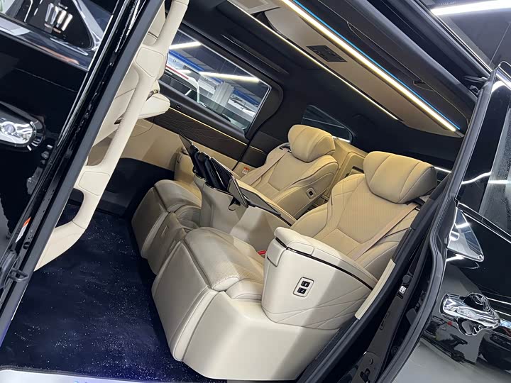 Toyota Vellfire 2024 2024款 皇冠 双擎 2.5L 至尊行政版