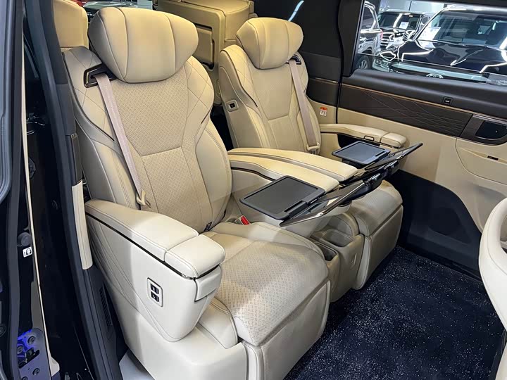 Toyota Vellfire 2024 2024款 皇冠 双擎 2.5L 至尊行政版