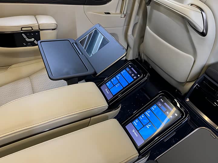 Toyota Vellfire 2024 2024款 皇冠 双擎 2.5L 至尊行政版