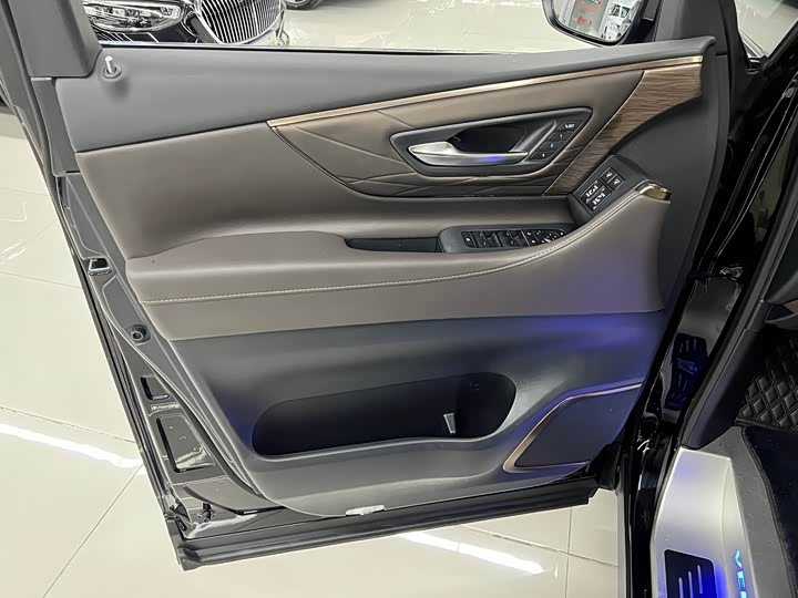 Toyota Vellfire 2024 2024款 皇冠 双擎 2.5L 至尊行政版