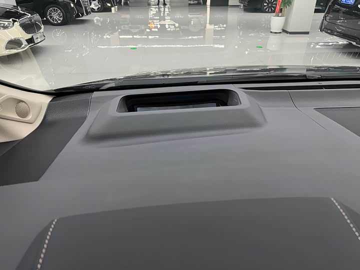 Toyota Vellfire 2024 2024款 皇冠 双擎 2.5L 至尊行政版