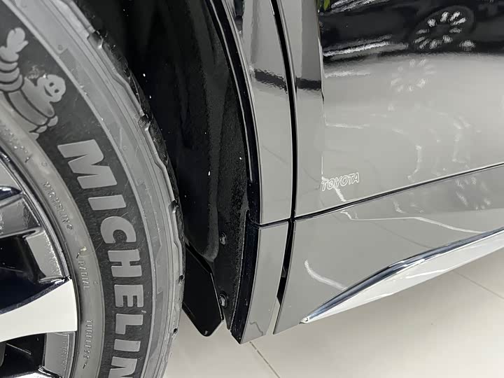 Toyota Vellfire 2024 2024款 皇冠 双擎 2.5L 至尊行政版