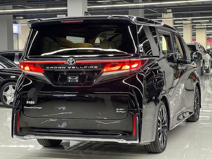 Toyota Vellfire 2024 2024款 皇冠 双擎 2.5L 至尊行政版