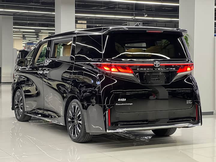 Toyota Vellfire 2024 2024款 皇冠 双擎 2.5L 至尊行政版