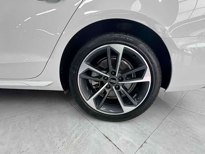 Audi A4L 2024 2024款 40 TFSI 时尚动感型