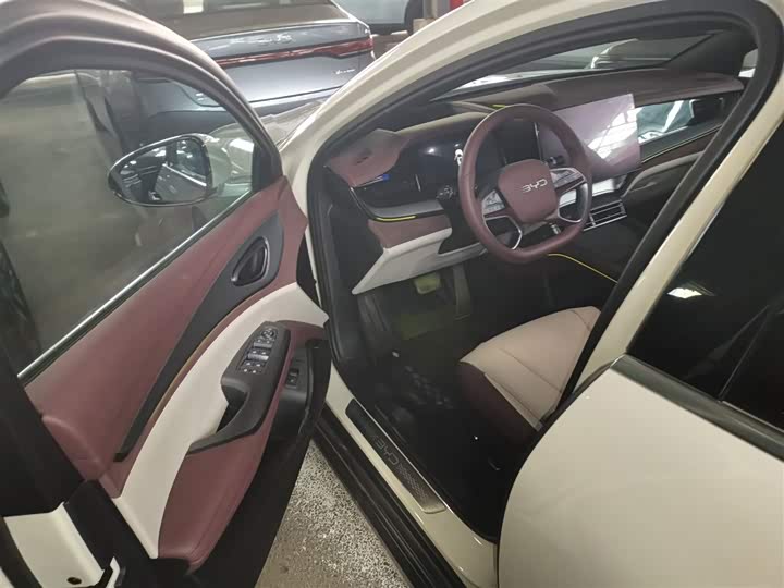 BYD Seal 07 DM-i Hybrid 2025 2025款 智驾版 DM-i 1.5L 125km 尊贵型