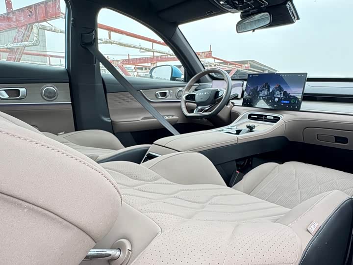 Chery Tiggo 8 Plus C-DM 2025 2025款 1.5T 116km 尊贵型 5座