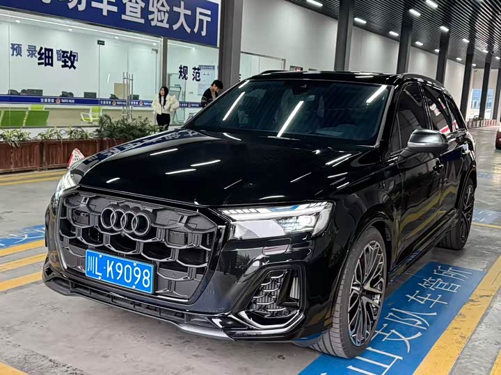 Audi SQ7 2024 2024款 4.0 TFSI 暗夜骑士版