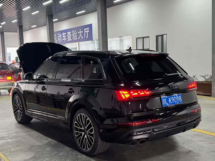 Audi SQ7 2024 2024款 4.0 TFSI 暗夜骑士版