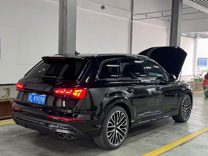 Audi SQ7 2024 2024款 4.0 TFSI 暗夜骑士版