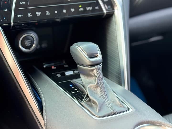 Toyota Venza 2023 2023款 2.0L CVT两驱尊贵版