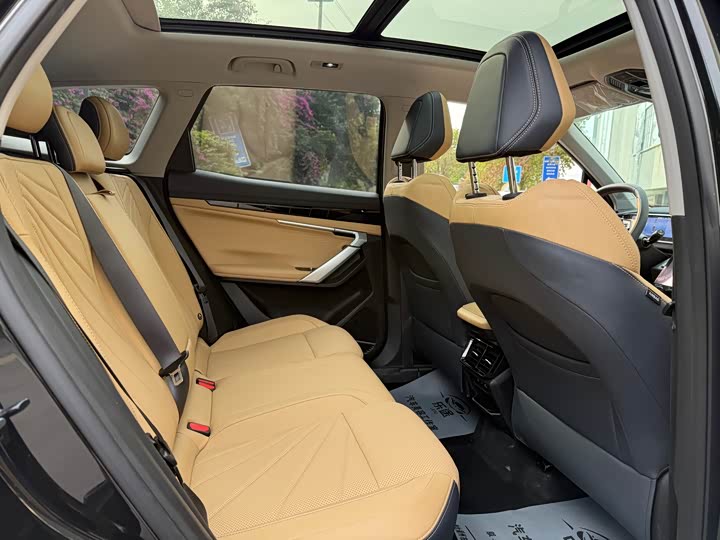 Geely Atlas L 2024 2024款 1.5TD DCT尊贵版