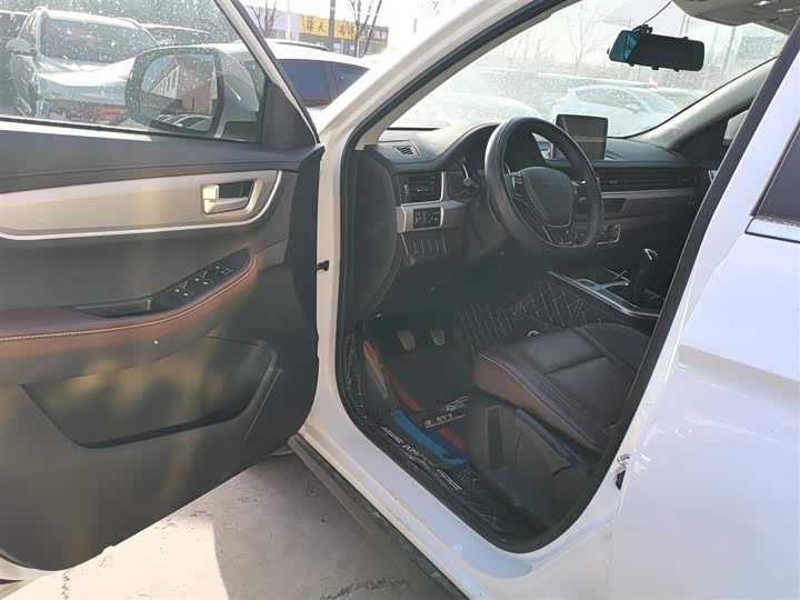 Dongfeng Forthing T5 2022 2022款 盛世款 1.6L 手动筑梦版五座